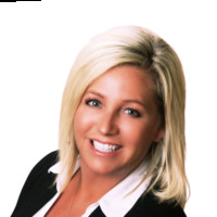 RE/MAX Associates Employee Teri Bauer's profile photo
