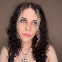 Seattle Voice Lab Employee Mia Larotonda's profile photo