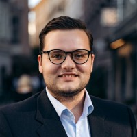 Invest Unternehmensbeteiligungs AG Employee Florian Peter's profile photo