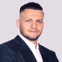 Marek Straka Email