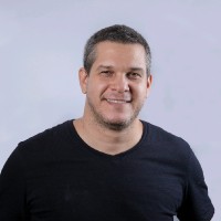 Petrucio Castro Email