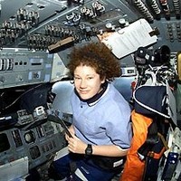 E-mail e número de telefone de Susan Helms