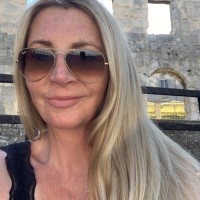 Shân Savage Email & Phone Number