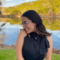 Leticia Gomes Email & Phone Number