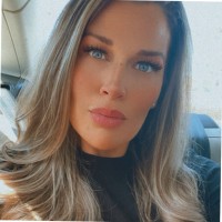 BloomYellowBottles Employee Deonna Marie's profile photo