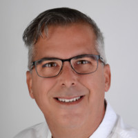 Michael Kägi Email