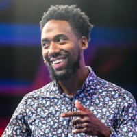 E-mail e número de telefone de Ross Simmonds