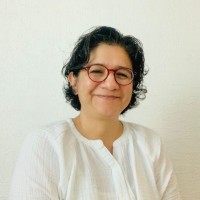 Iris González Santoyo Email