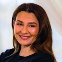 Yugabyte Employee Sophia Valentim's profile photo