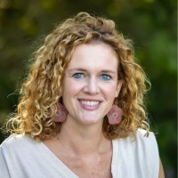 Charissa van de Beek Email