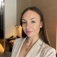Nikola Mazurek Email
