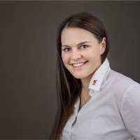 Nadine Moßhammer Email