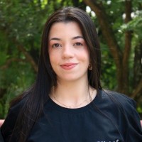 Thaís Gross Email