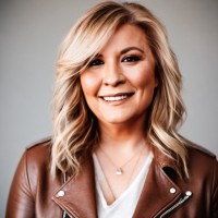 YourSix Employee Tracey Brown's profile photo