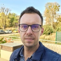 Robert Mroziński Email