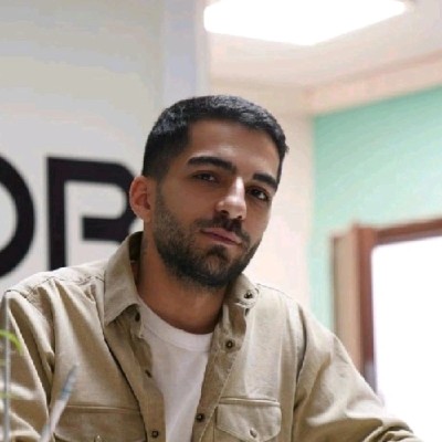 Farbod Nezhadian Email