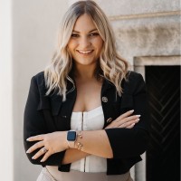 Realty Executives, Arizona Territory Employee Olivia Laos's profile photo