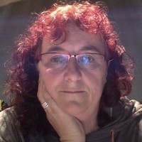 PDF Labels Employee Isabelle Bernier's profile photo