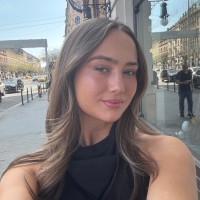 Lucía Janzen Email