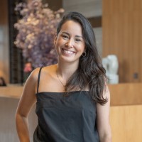 Júlia Mesquita Email