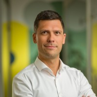 E-mail e número de telefone de Tamás Szatmári