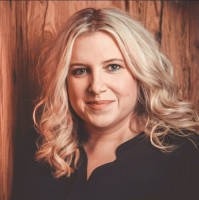 Cornelia Holz Email