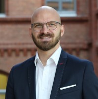Robert Ullrich Email