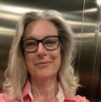 Luanda Barnham Email