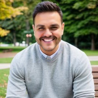 REAL BROKERAGE TECHNOLOGIES Employee Khristian Avelar's profile photo