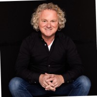 E-mail e número de telefone de Ronald van Den Ende