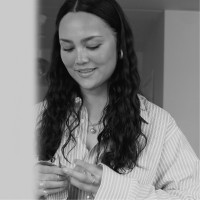 Ebba Bloom Email