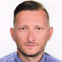 Piotr Makowski Email