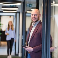 Hans van Den Hurk Email