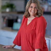RE/MAX Advantage Realty Employee Lisa Pflugh's profile photo