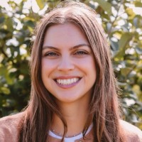 Lizzy Andrews Email & Phone Number