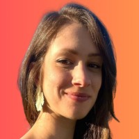 Taís Genovez Email