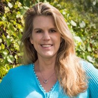 Lesli Wade Email & Phone Number
