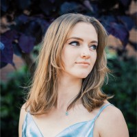 PopMount Inc. Employee Chloe Holl's profile photo