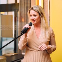 Sanda Roze Email