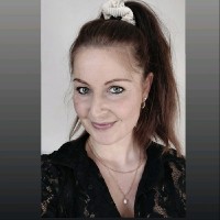 Julia Voß Email