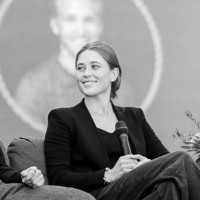 Paula Runsten Email & Phone Number