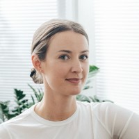 Anna Roubos Email & Phone Number