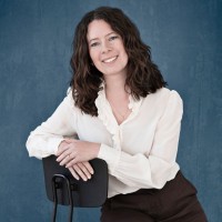 Nadja Bach Email