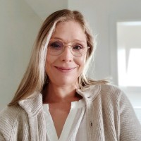 Swenia Kahle Email