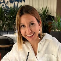 Özge Bayraktar Email