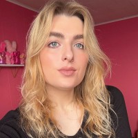 Cryptozoic Entertainment Employee Stella Sacco's profile photo