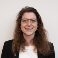 Viktoria Nikolova Email