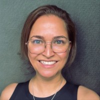 Flóra Németh Email