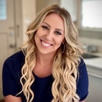 Bungalow Realty Employee Lindsay Almario's profile photo
