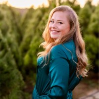 Newport Beach Vacation Properties Employee Summer Shaw's profile photo